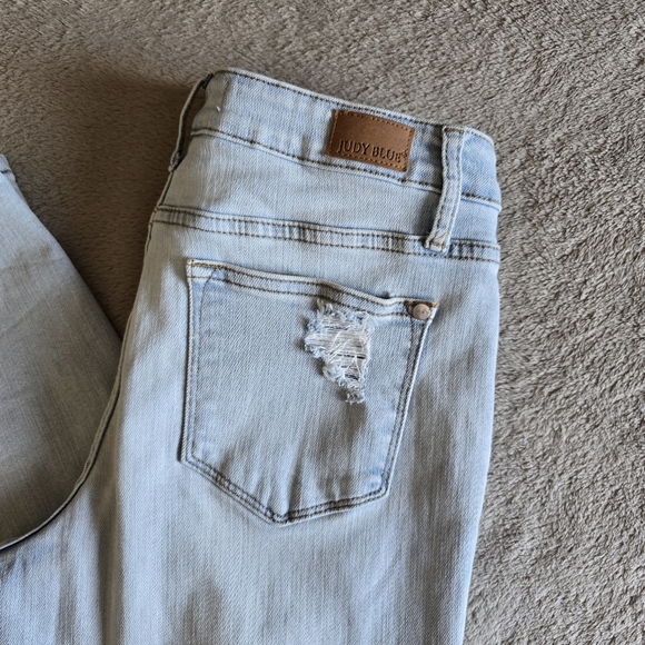 Judy Blue Boyfriend Fit distressed light wash jeans size 5/27 - Picture 2 of 13